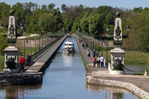 Kanaalbrug van Briare: varen en fietsen boven de Loire